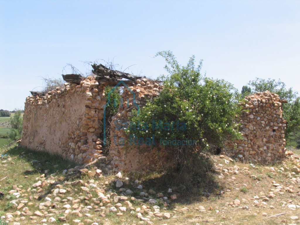 Vista de las ruinas de la ermita