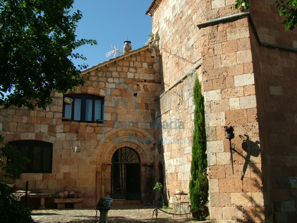 Vista de la portada occidental