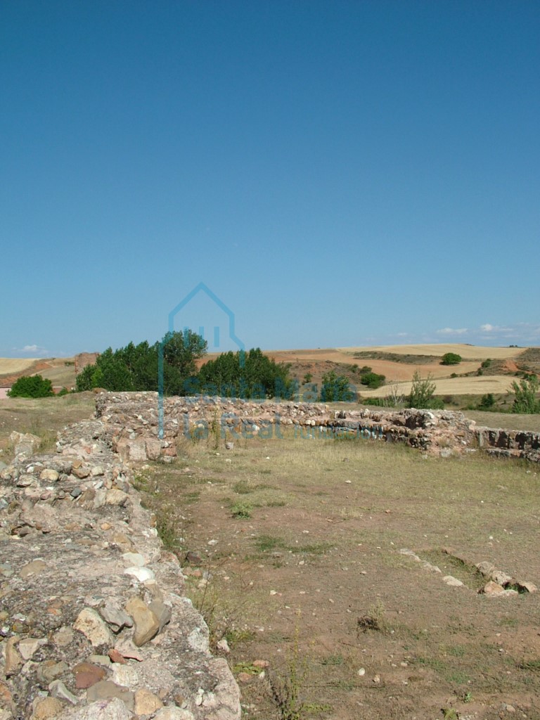 Interior de la ermita, ruinas