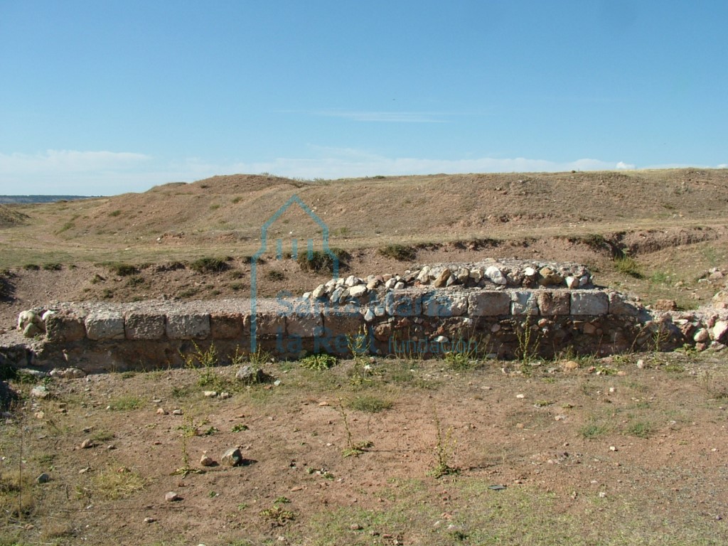 Restos del muro de la ermita