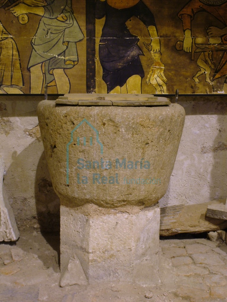 Pila bautismal troncocónica