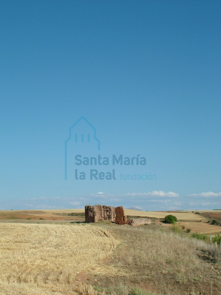 Vista de las ruinas de la ermita