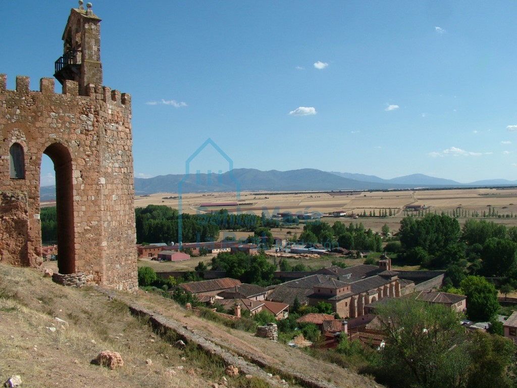 Panorámica de la torre con la población al fondo