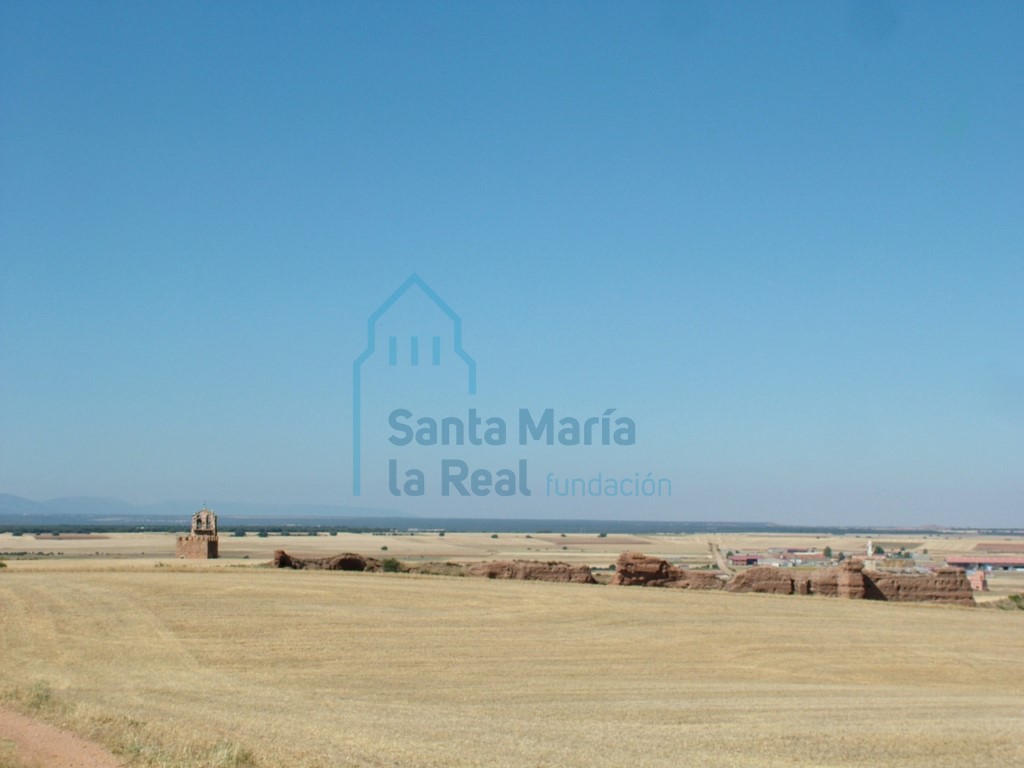 Vista de  San Martín del Castillo y la Torre Martina