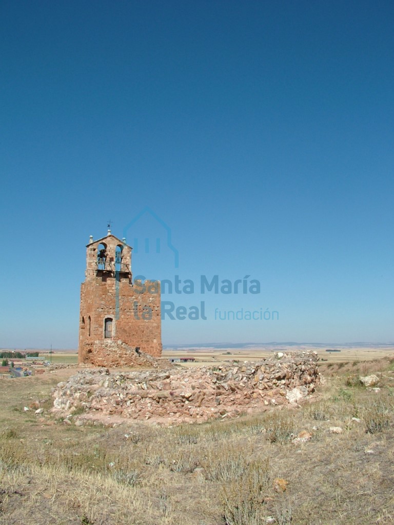 Vista este de San Martín del Castillo y la Torre Martina