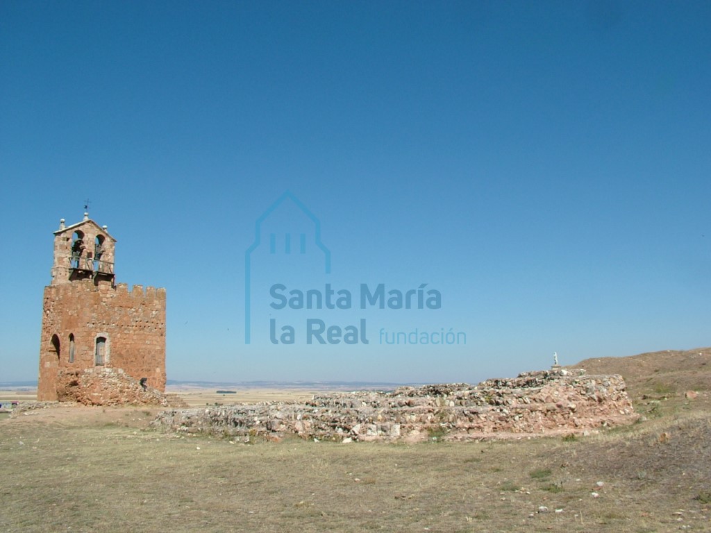 Vista sureste de San Martín del Castillo y la Torre Martina Vista sureste de San Martín del Castillo y la Torre Martina