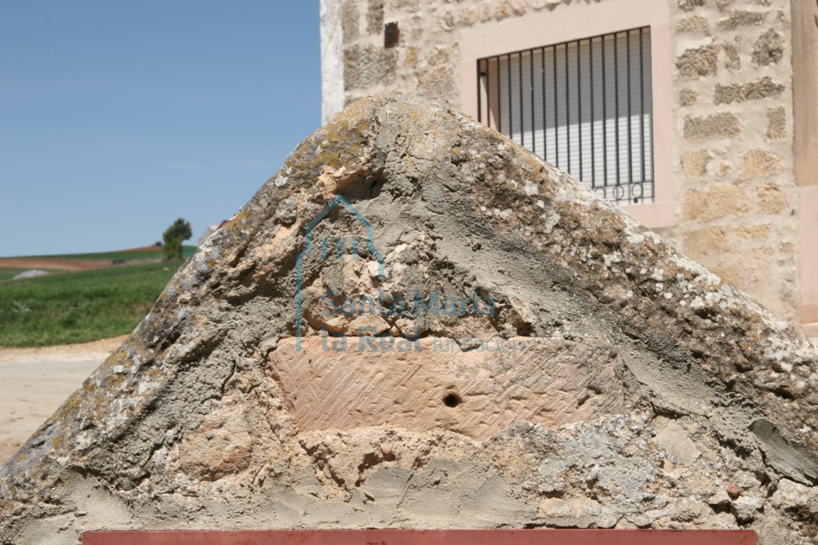 Detalle de la fuente románica