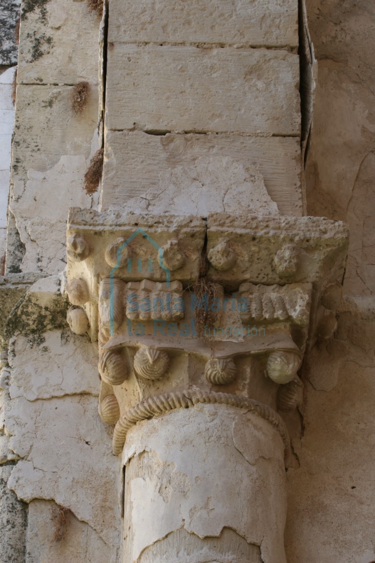 Capitel izquierdo del arco triunfal Capitel izquierdo del arco triunfal