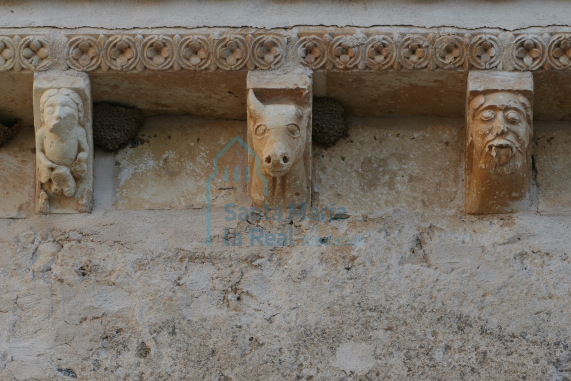 Canecillos del muro septentrional de la nave