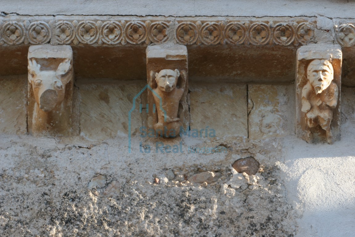 Canecillos del muro septentrional de la nave