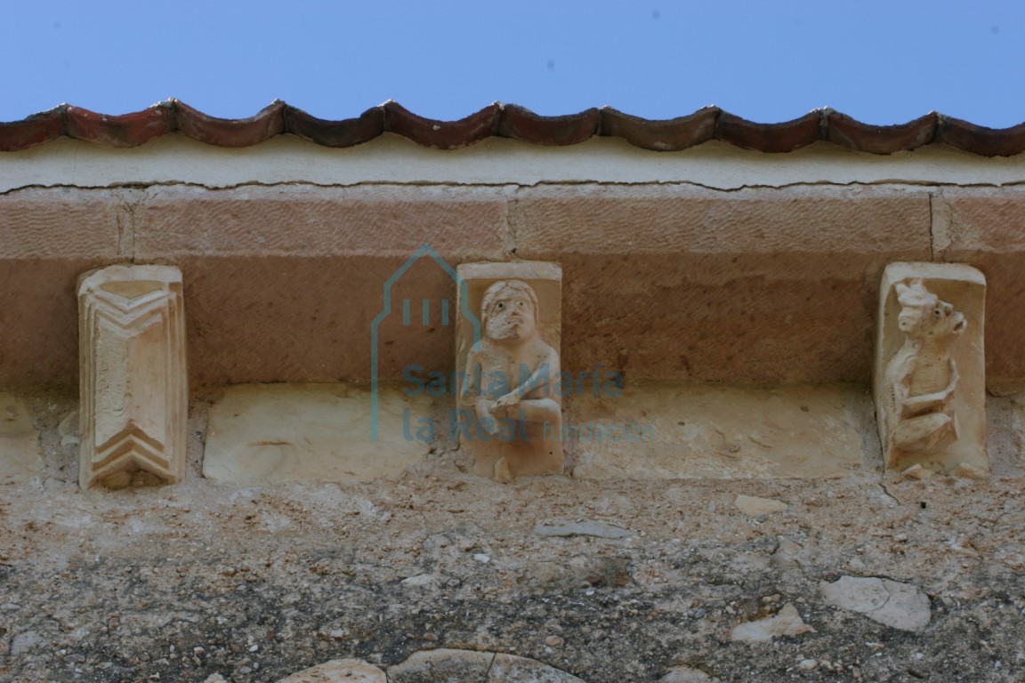 Canecillos del muro meridional de la nave