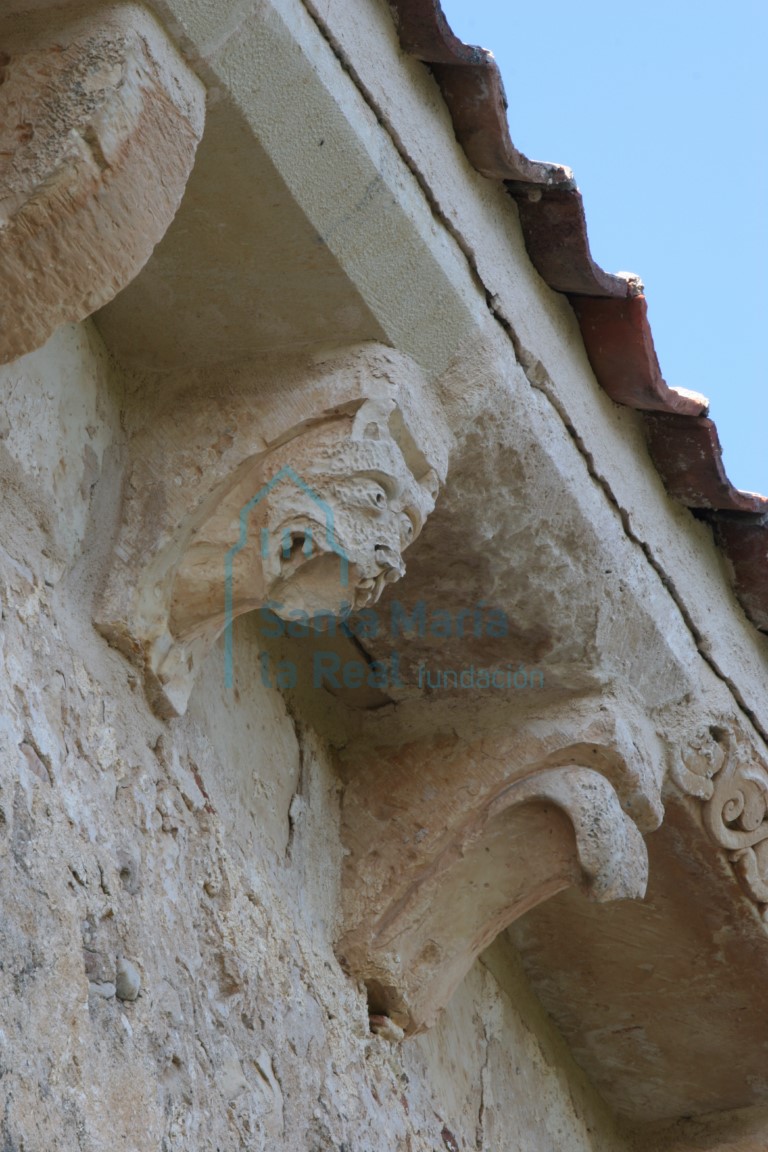 Canecillos del muro meridional de la nave