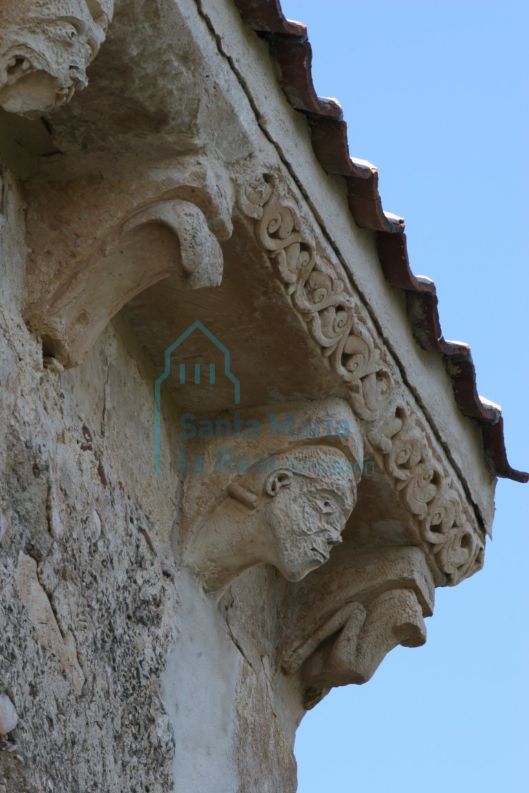 Canecillos del muro meridional de la nave
