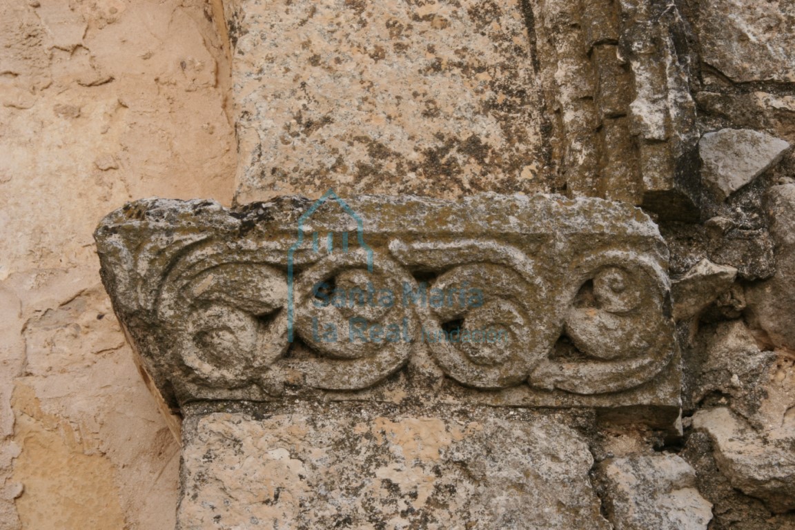 Imposta de la portada cegada del muro septentrional