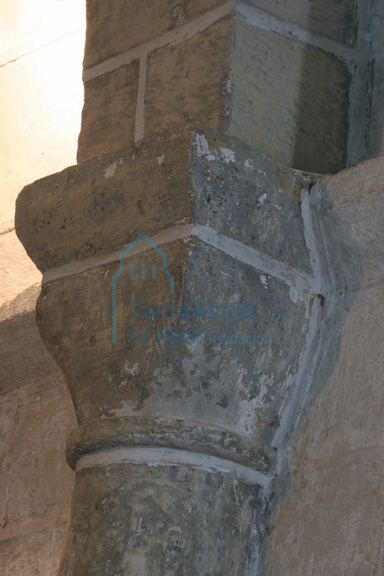 Capitel del interior de la nave