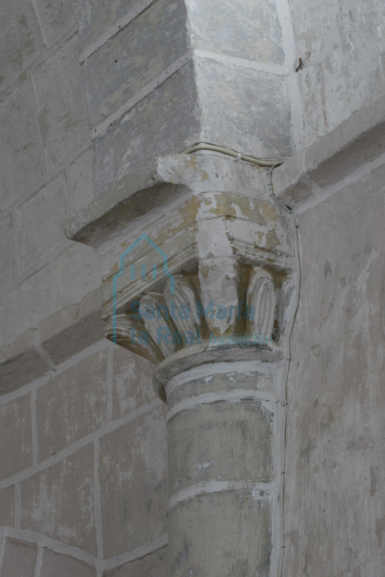 Capitel del interior de la nave