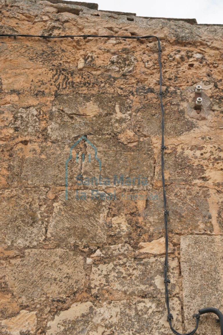 Detalle de la fachada oriental de la cabecera