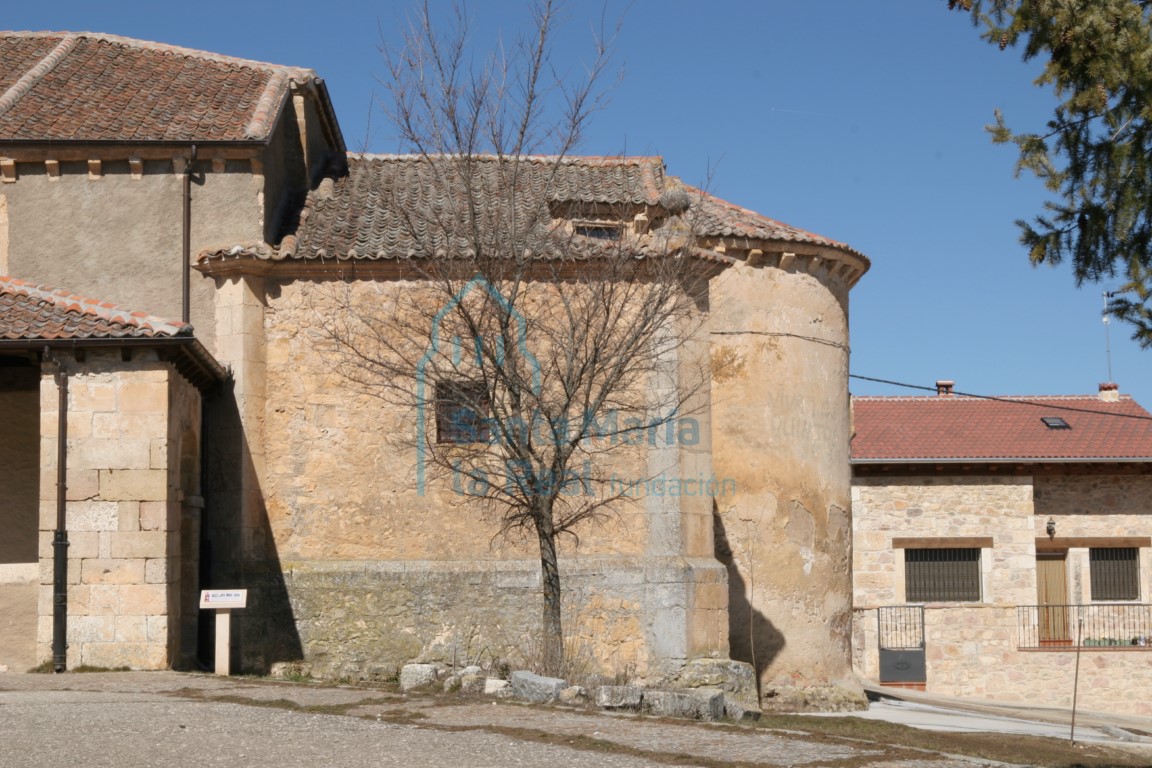 Fachada meridional de la cabecera