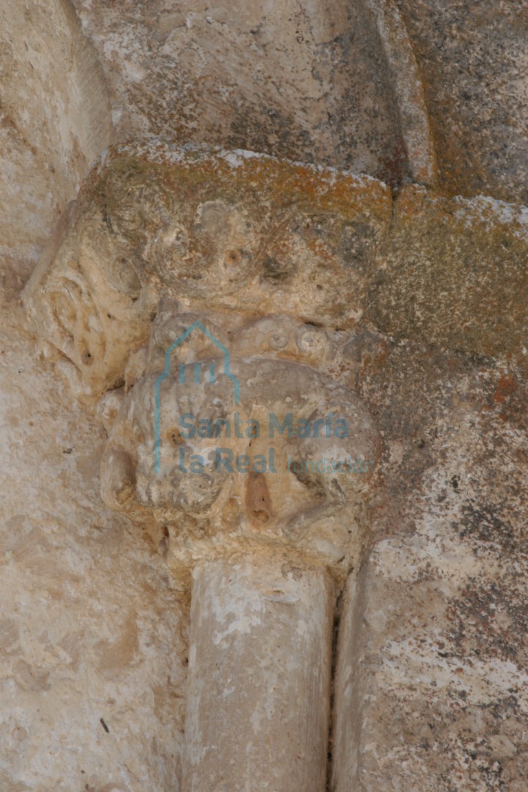 Capitel del vano del ábside