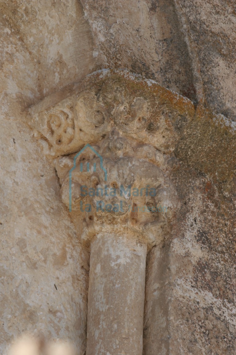 Capitel del vano del ábside