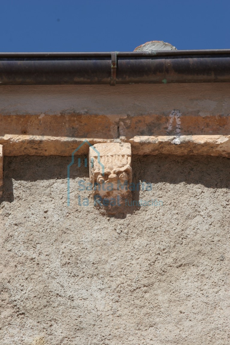 Canecillo de la fachada meridional
