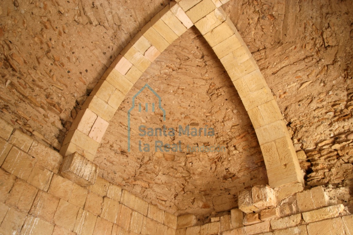 Apeos de los arcos de la torre