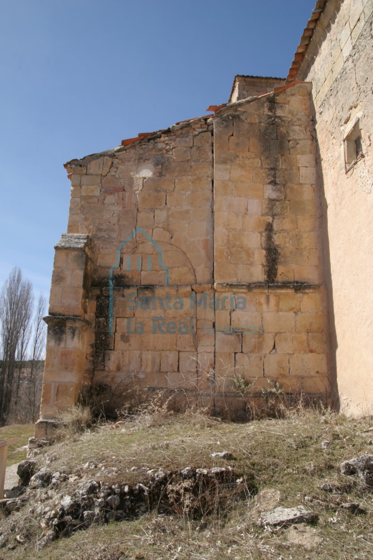 Muro oriental del pórtico meridional