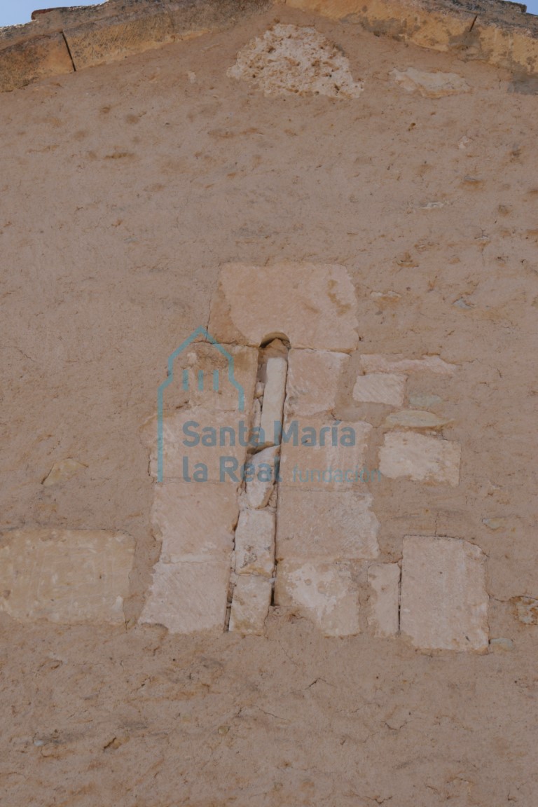Vano cegado del muro oriental de la cabecera