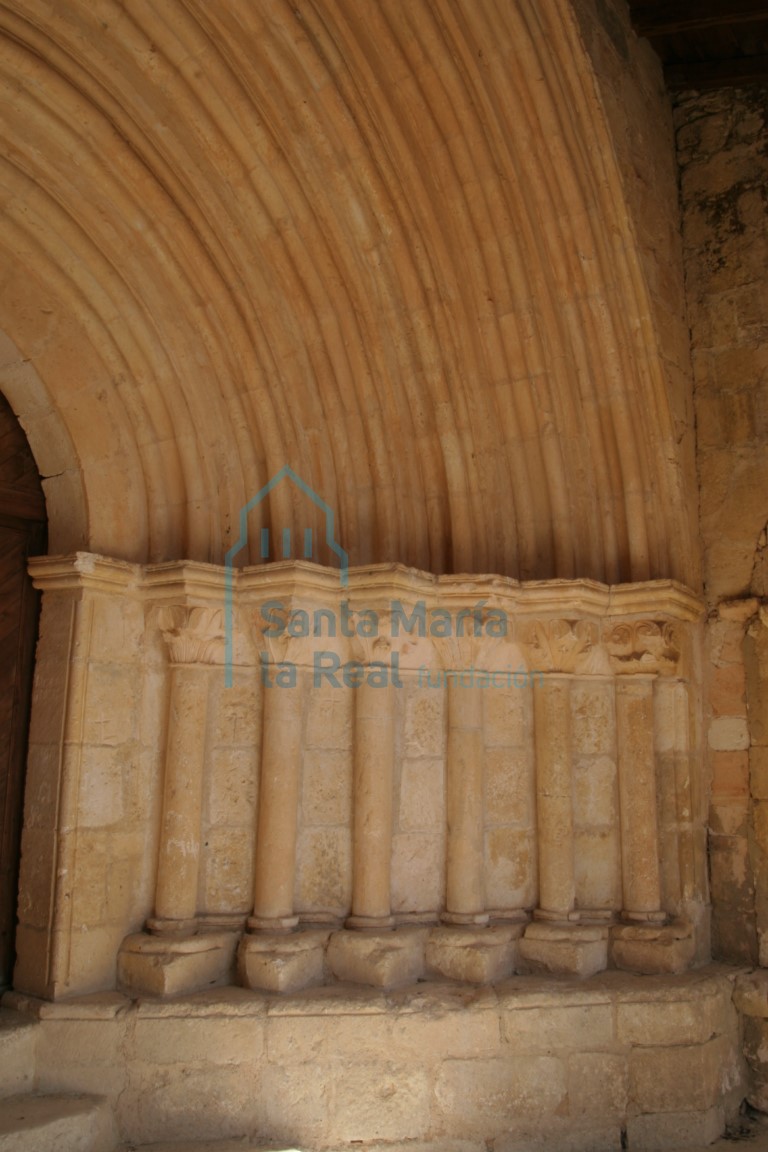 Detalle de la portada meridional