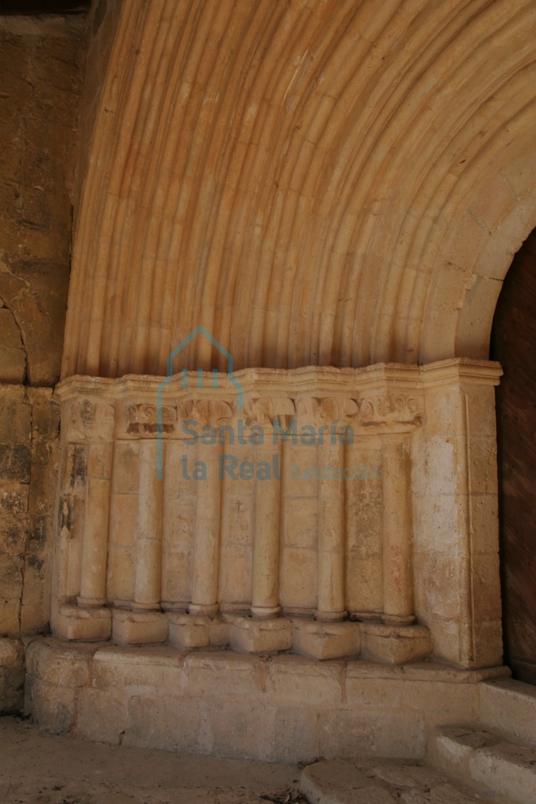 Columnas del lado izquierdo de la portada meridional
