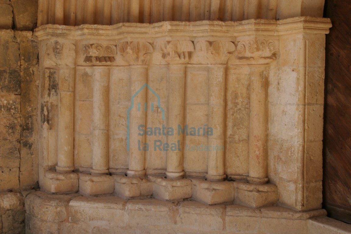 Columnas del lado izquierdo de la portada meridional