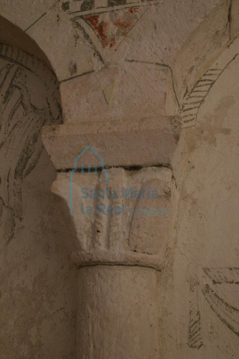 Capitel de la arquería lateral derecha de la cabecera