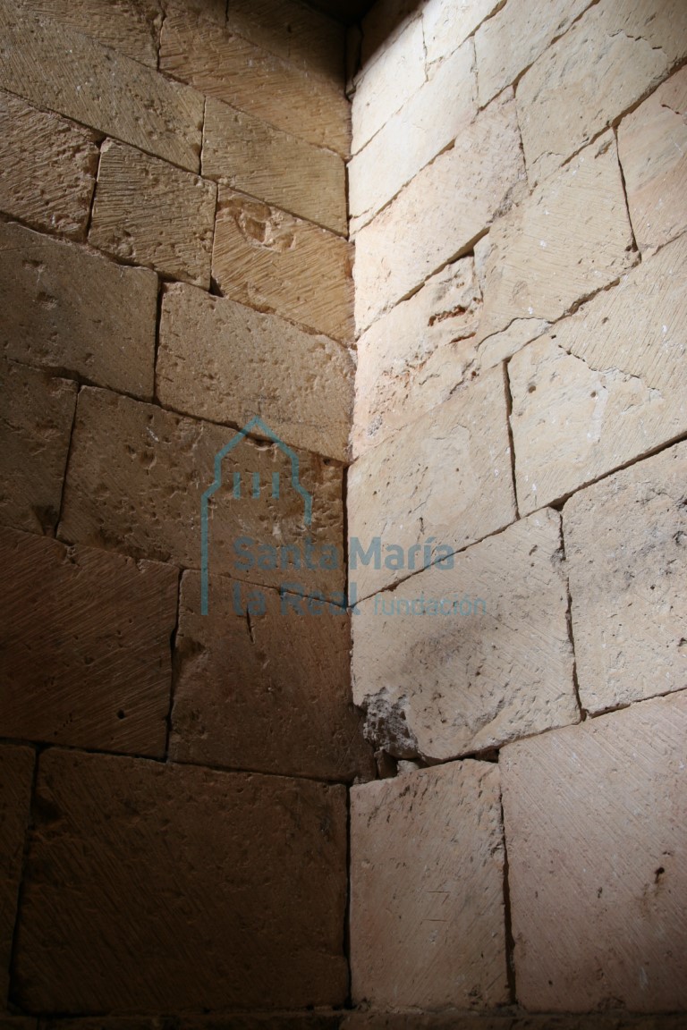 Detalle del muro del interior de la torre