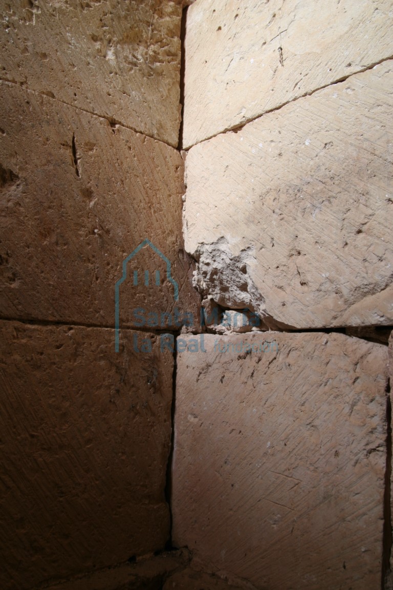 Detalle del muro del interior de la torre