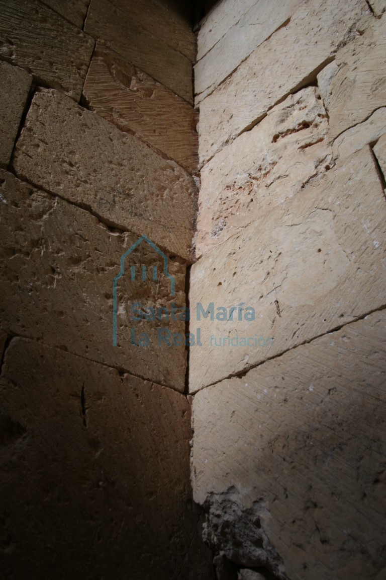 Detalle del muro del interior de la torre