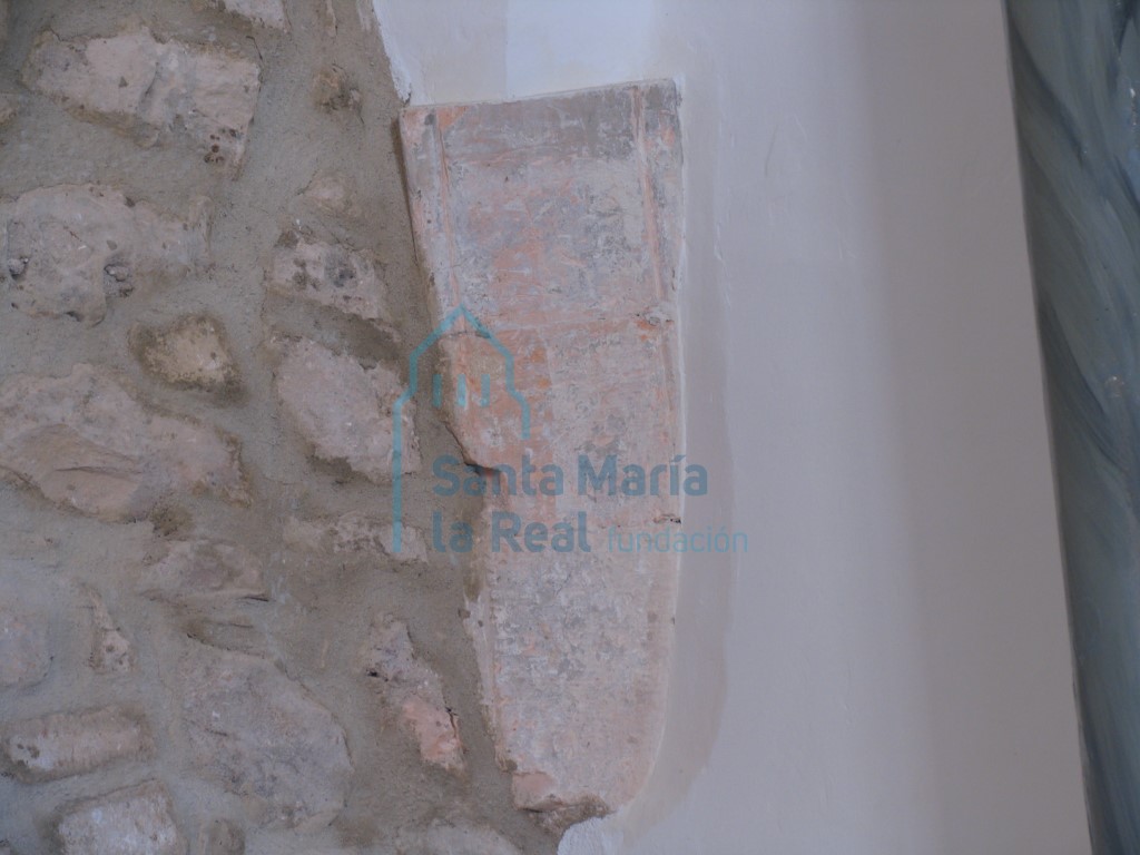 Detalle de los restos de lo que parencen ser el arranque de los nervios originales