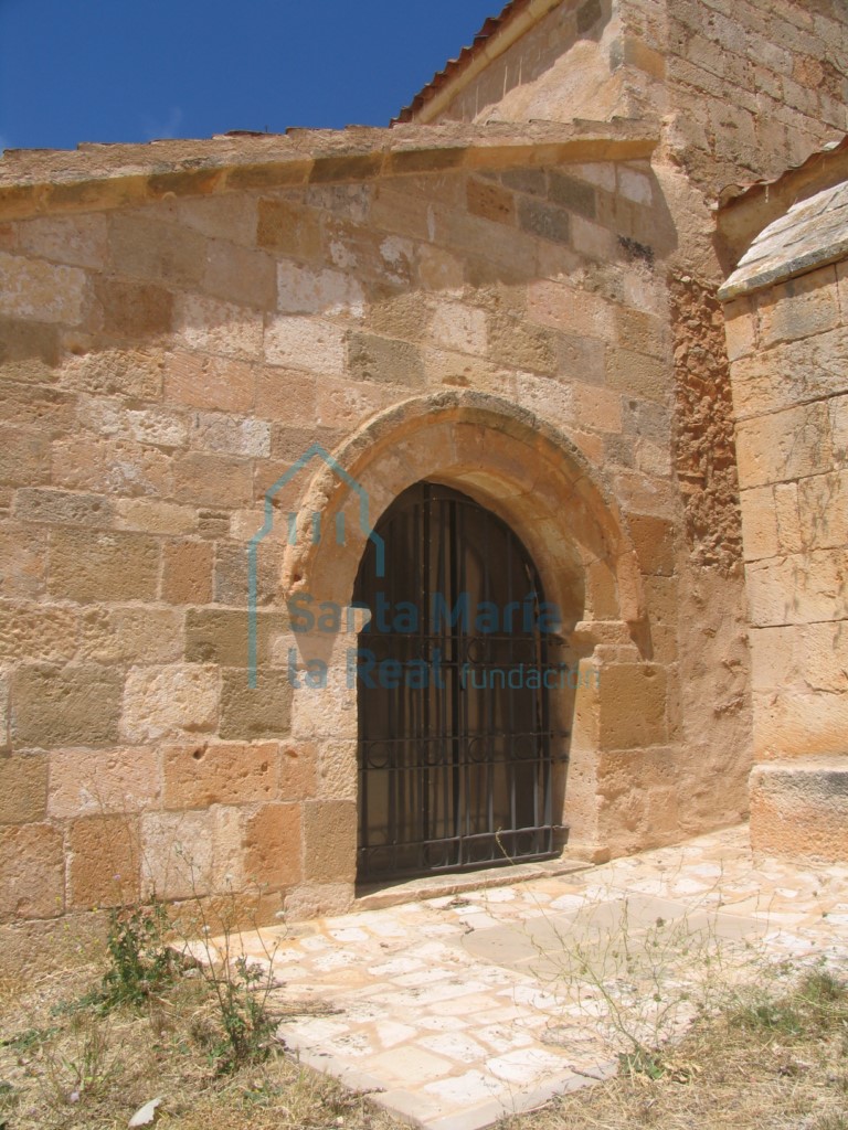 Portada oriental del pórtico