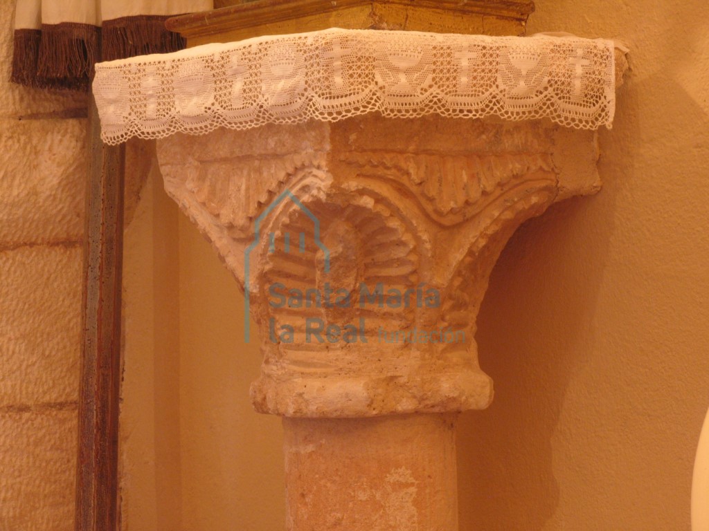 Capitel reutilizado
