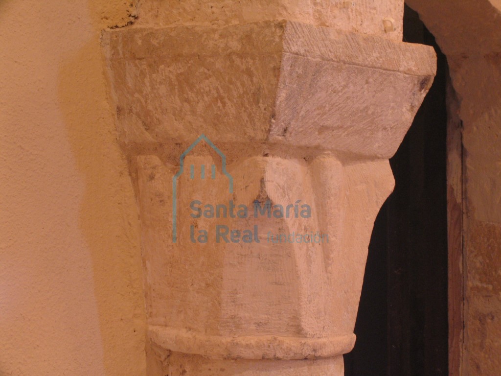 Capitel de las arquerías del presbiterio