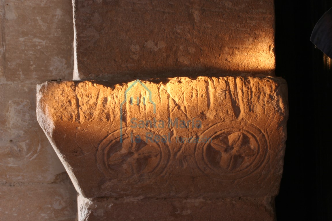 Detalle de la inscripcion de la portada