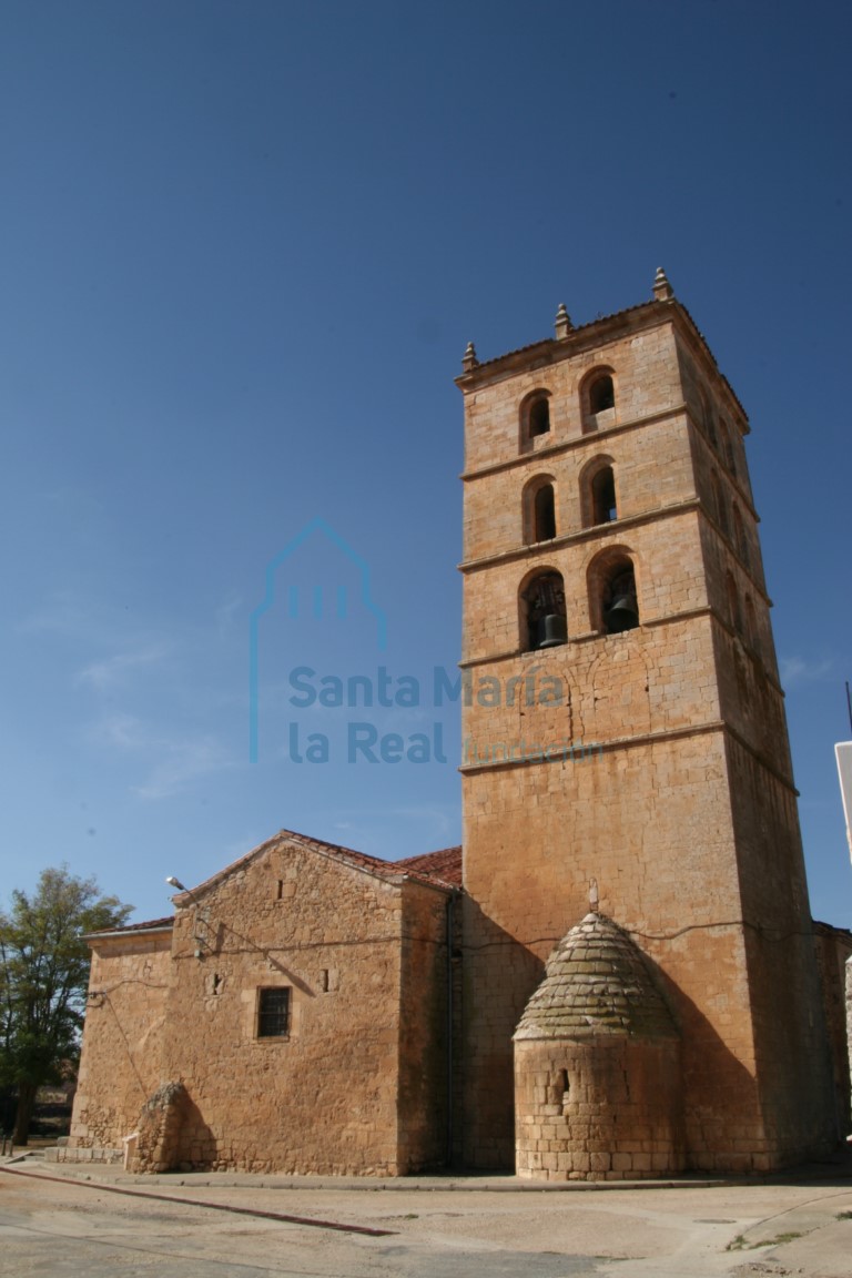 Vista exterior de la iglesia desde el este