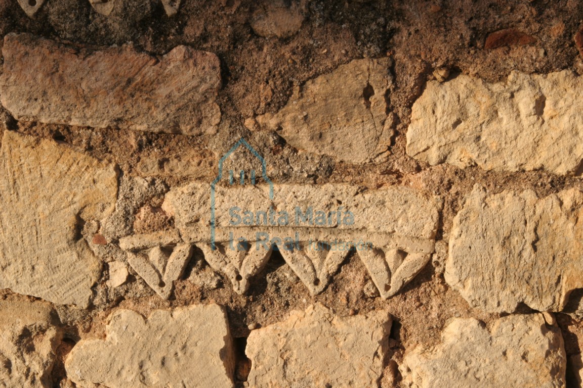 Elemento reutilizado en el muro