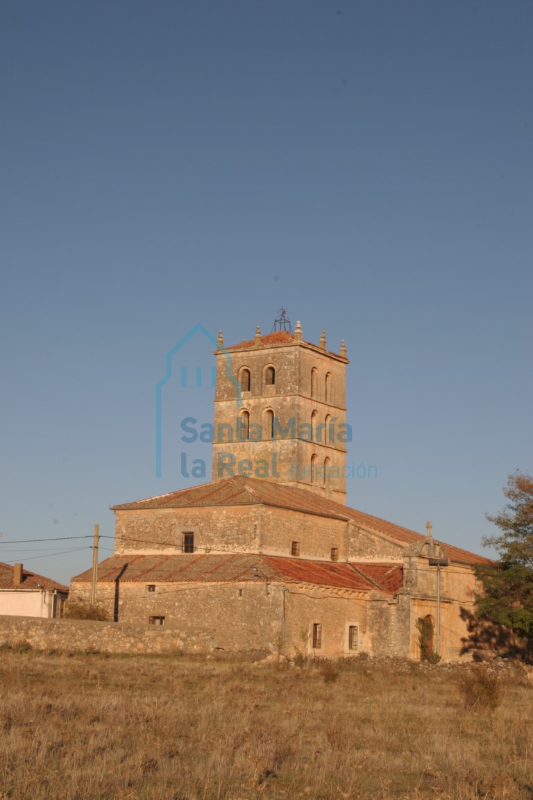 Vista exterior de la iglesia desde el sudoeste
