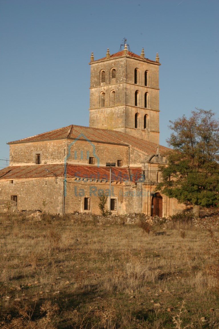 Vista exterior de la iglesia desde el sudoeste