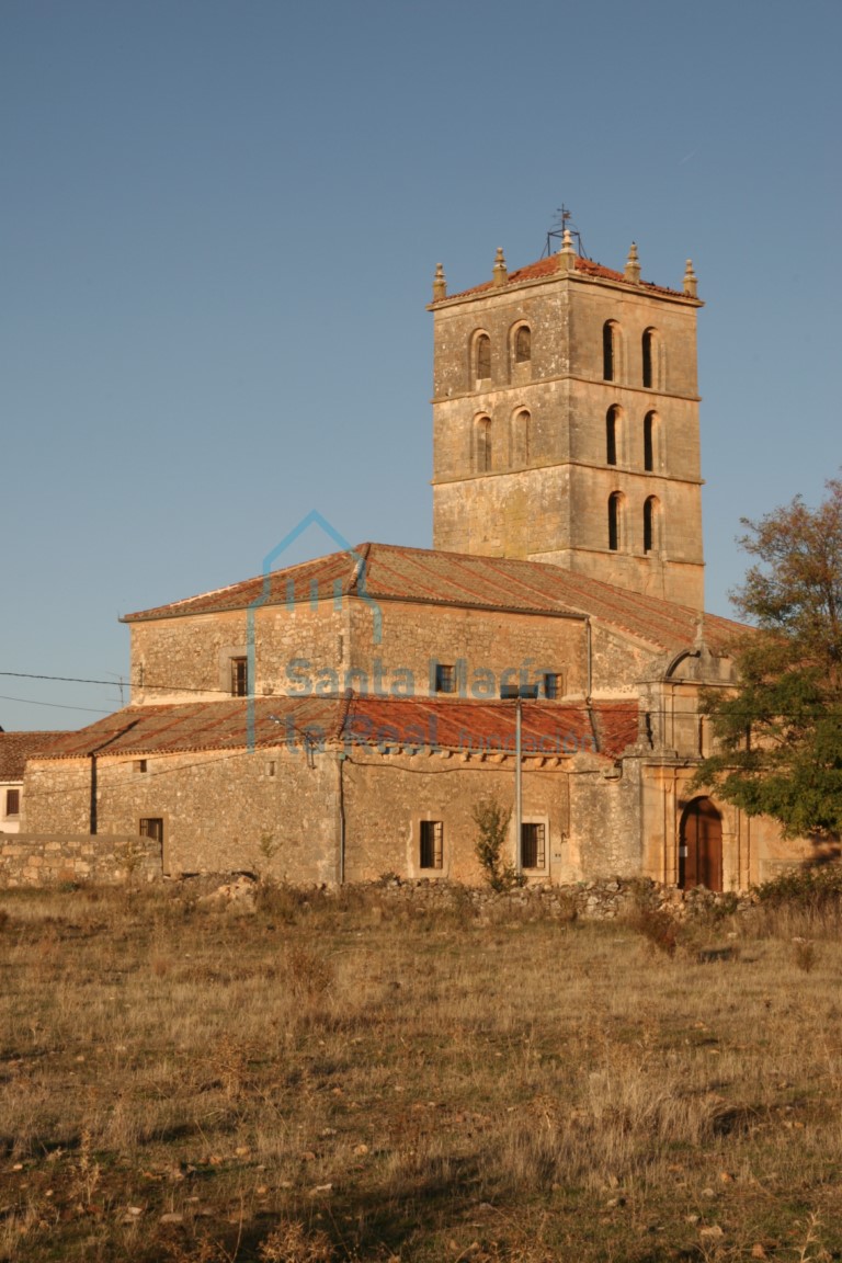 Vista exterior de la iglesia desde el sudoeste