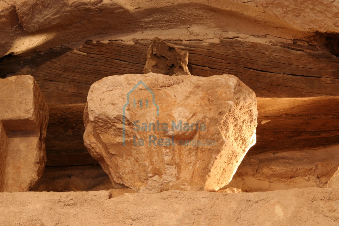 Capitel descontextualizado