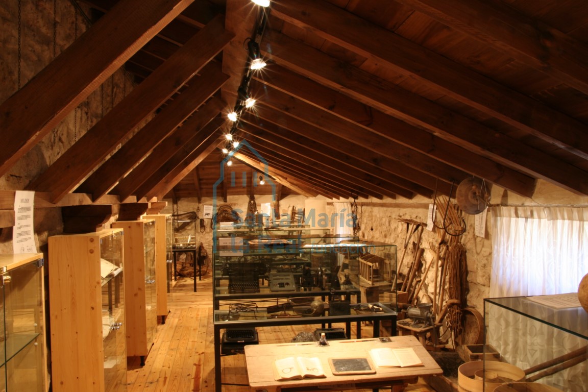 Vista interior de la sobrecubierta de la iglesia