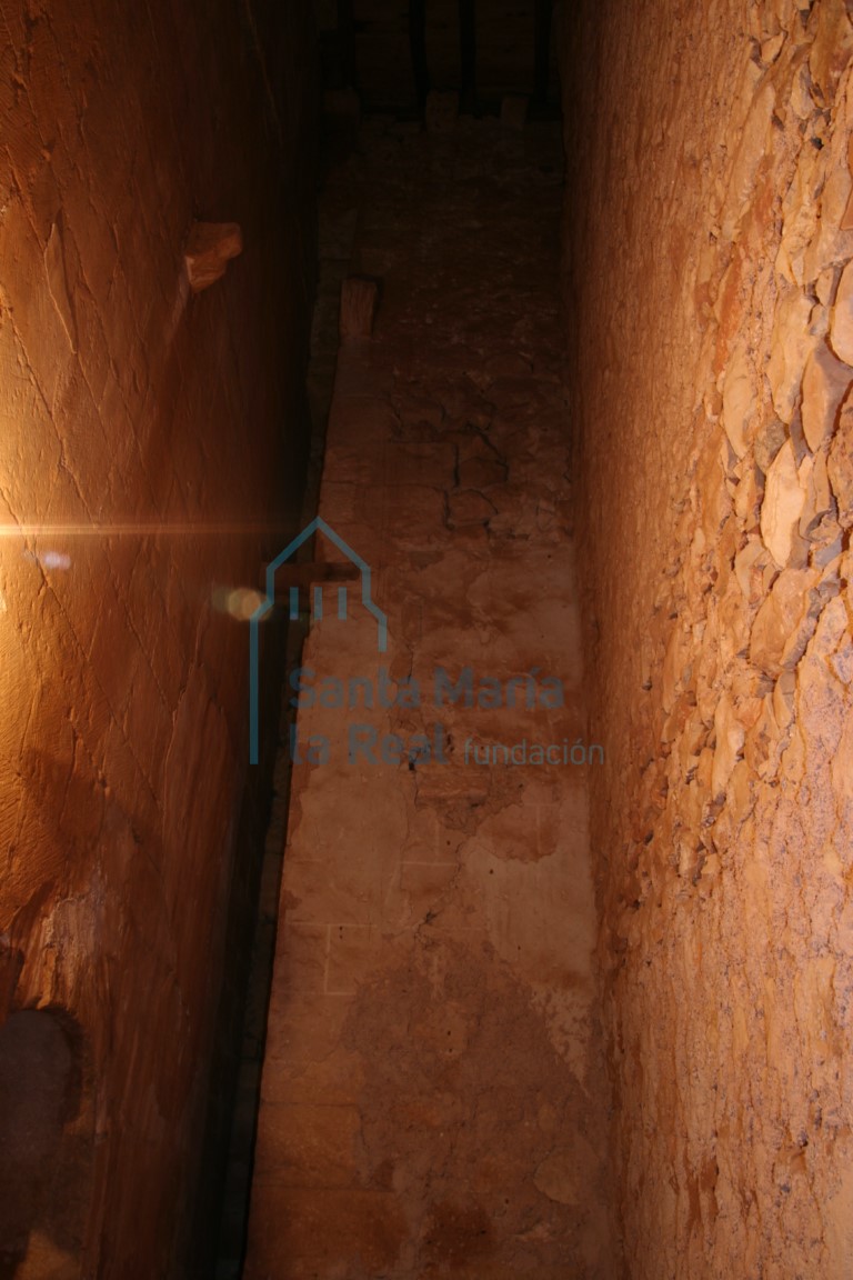 Vista del pasadizo del interior de la torre