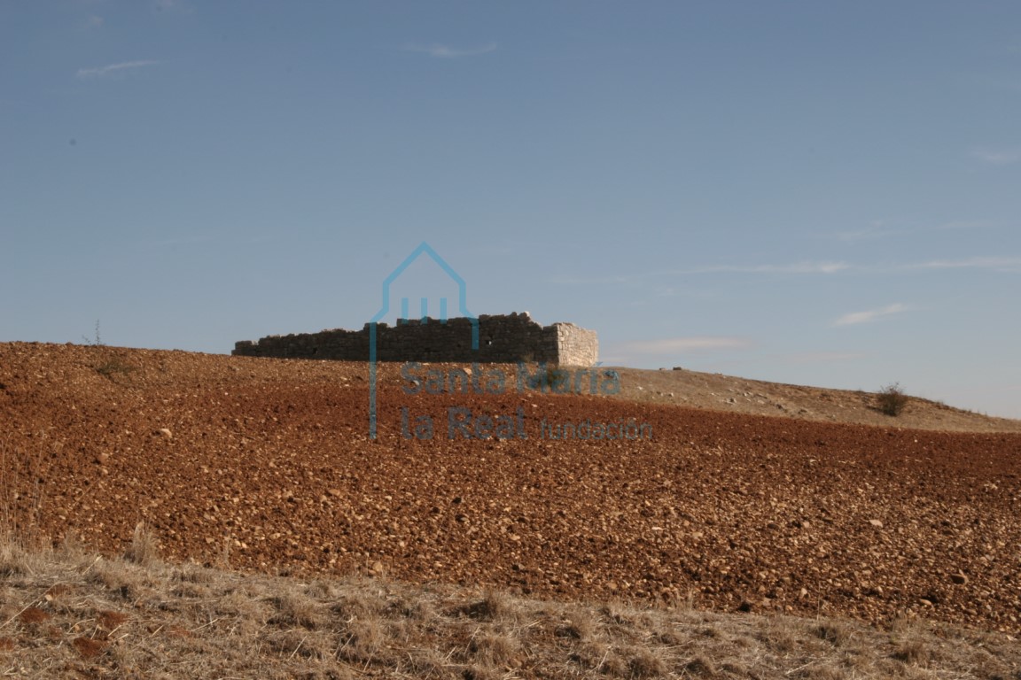 Vista de las ruinas de la ermita