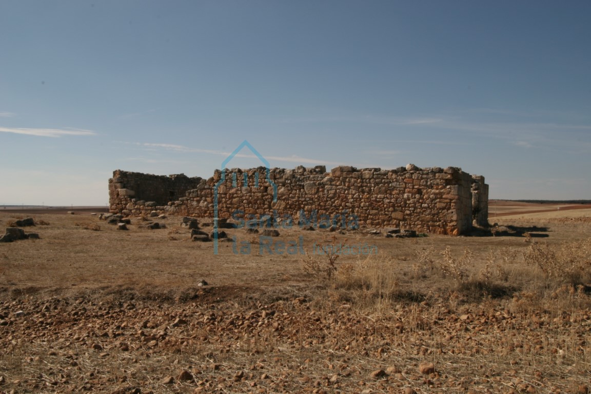 Vista de las ruinas de la ermita